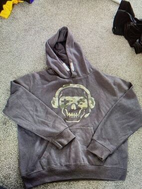 Gray Men's Hoodie Sweatshirt with Camo Skull Graphic